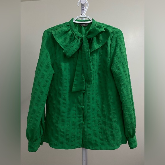 Beautiful summer green blouse with bow neck tie - Picture 1 of 3